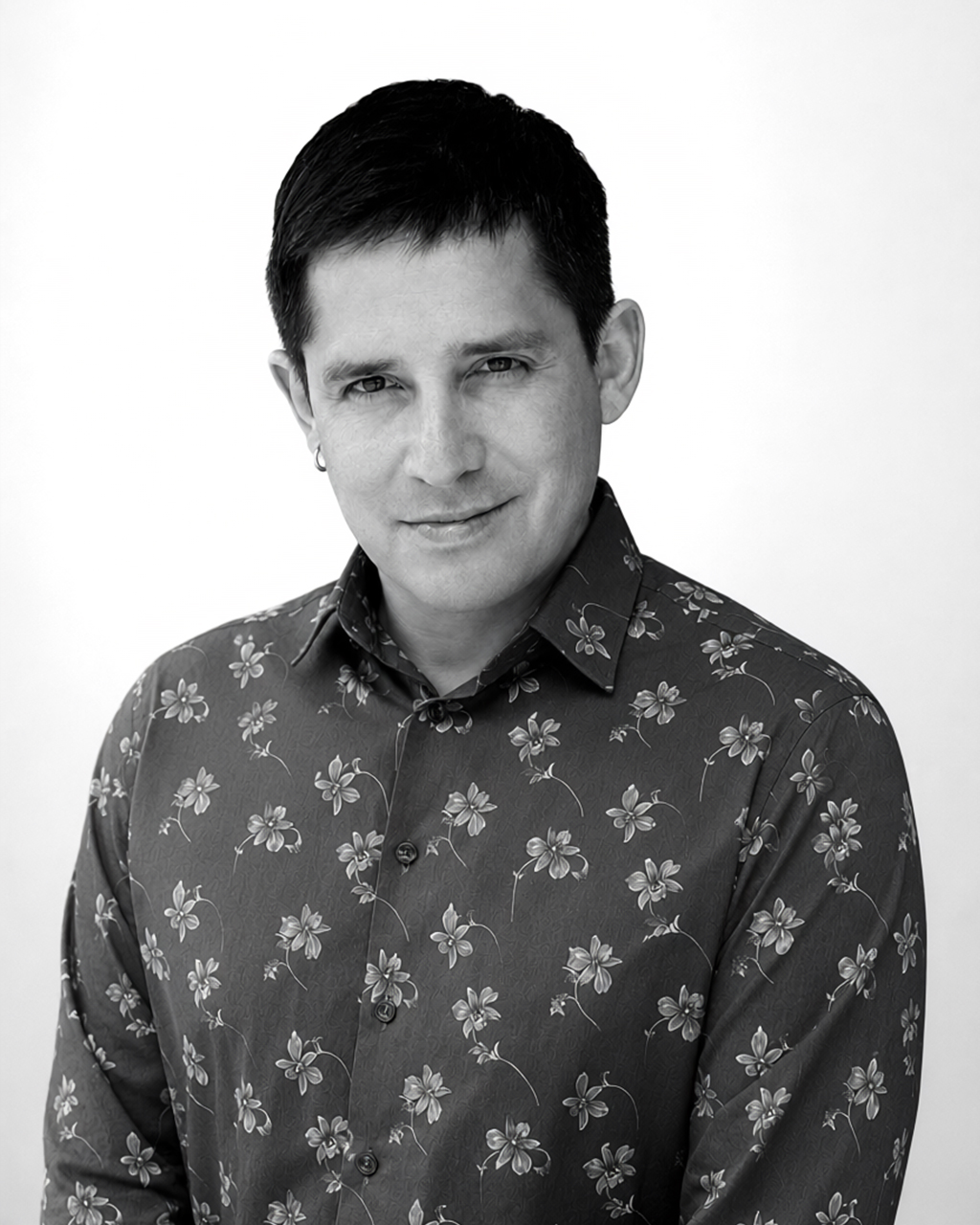 DANIEL BOMBACH COLORIST – STYLIST